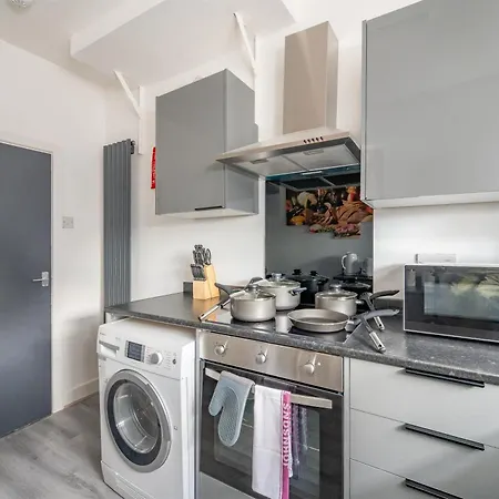 *rc246*for Your Relaxed & Cosy + Free Parking * Leeds